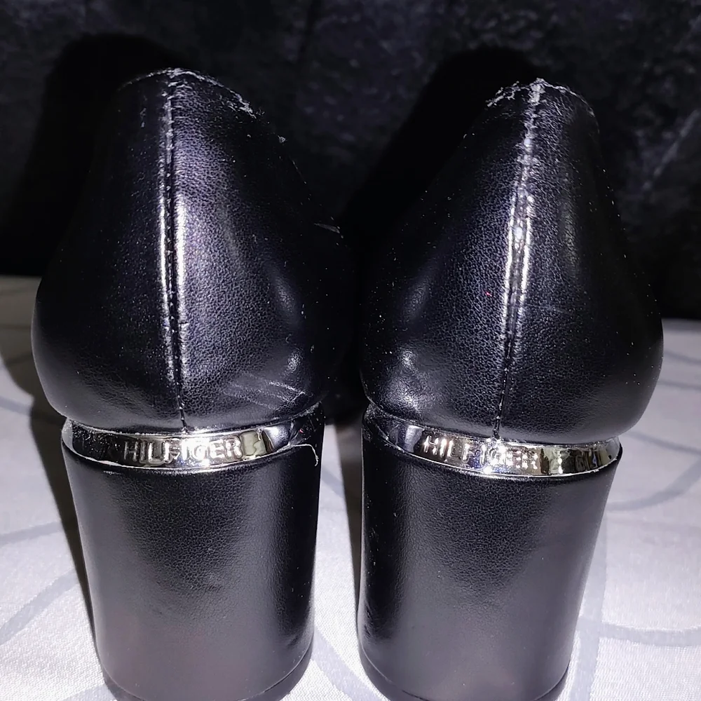 Tommy Hilfiger Women's Black Pumps with silver heel trim Size 6.5 - Picture 5 of 16